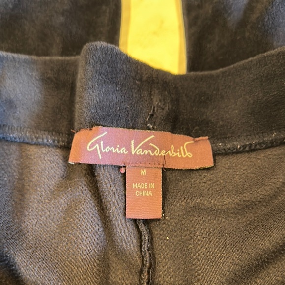 Gloria Vanderbilt Women Jemma Velour Relaxed Fit Sweatpants - Picture 4 of 7